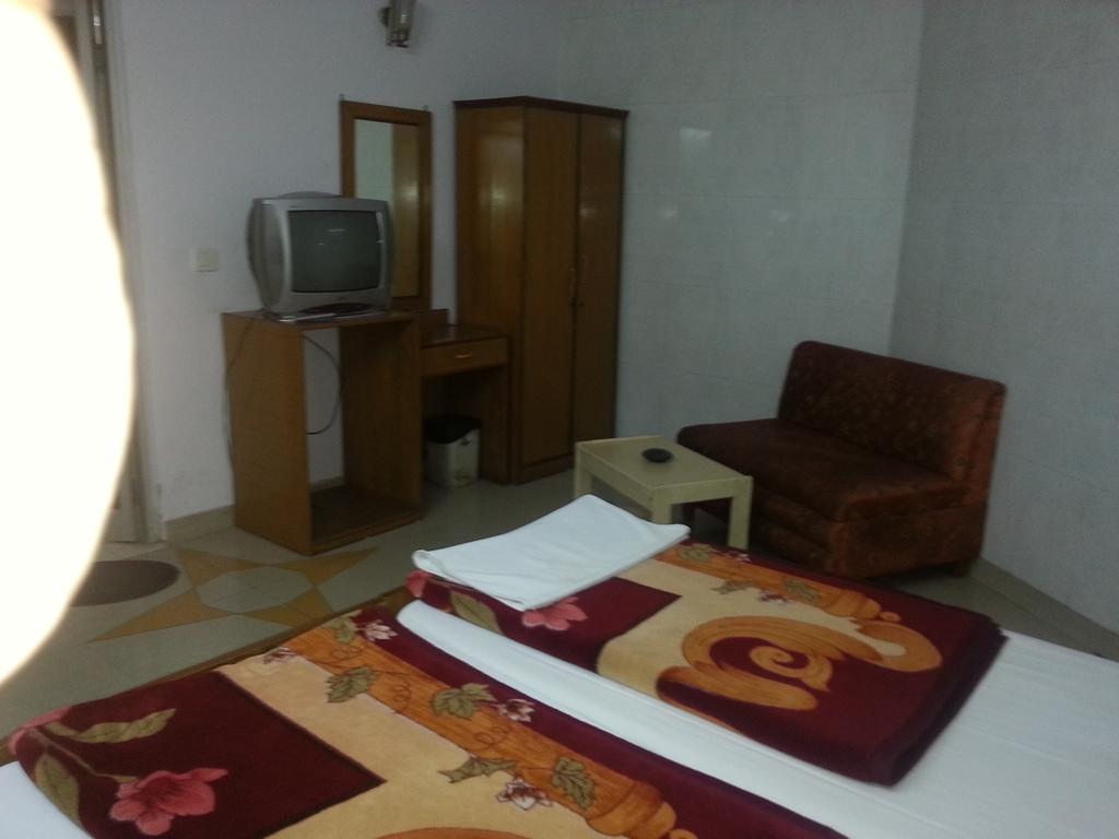 Hotel Royale Paradise Noida Ngoại thất bức ảnh